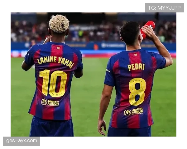 佩德里与莱万多夫斯基联手发威，巴萨进攻火力全开引瞩目