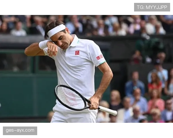 费德勒退役后每天喝三杯咖啡，穿拖鞋逛超市被认出来还要签名